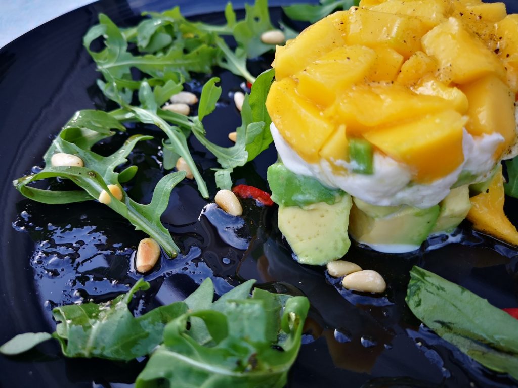 Avocado- Mozzarella- Salat mit Mango - Meine Kostbarkeiten