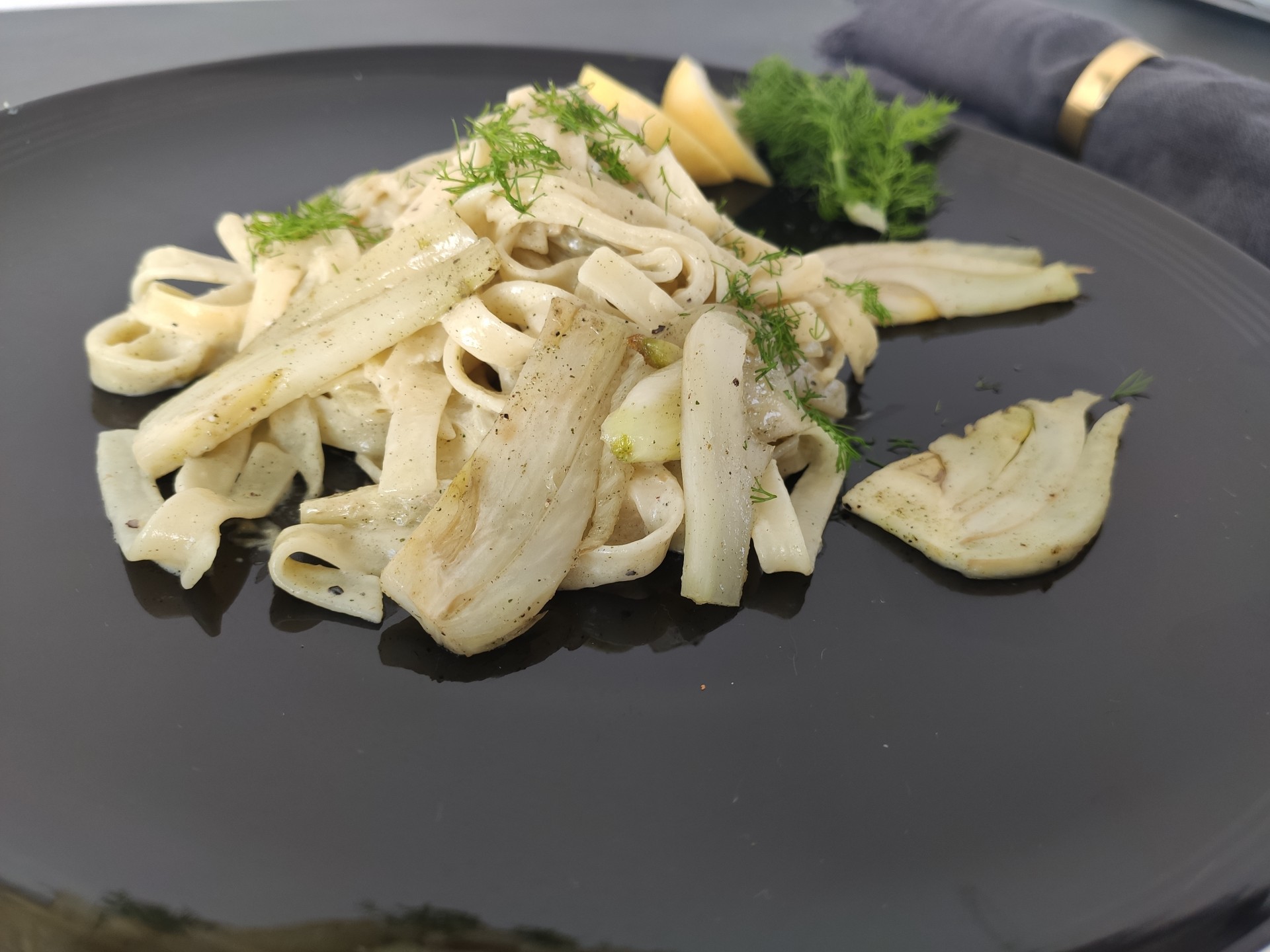 Nudeln mit Fenchel und Zitrone
